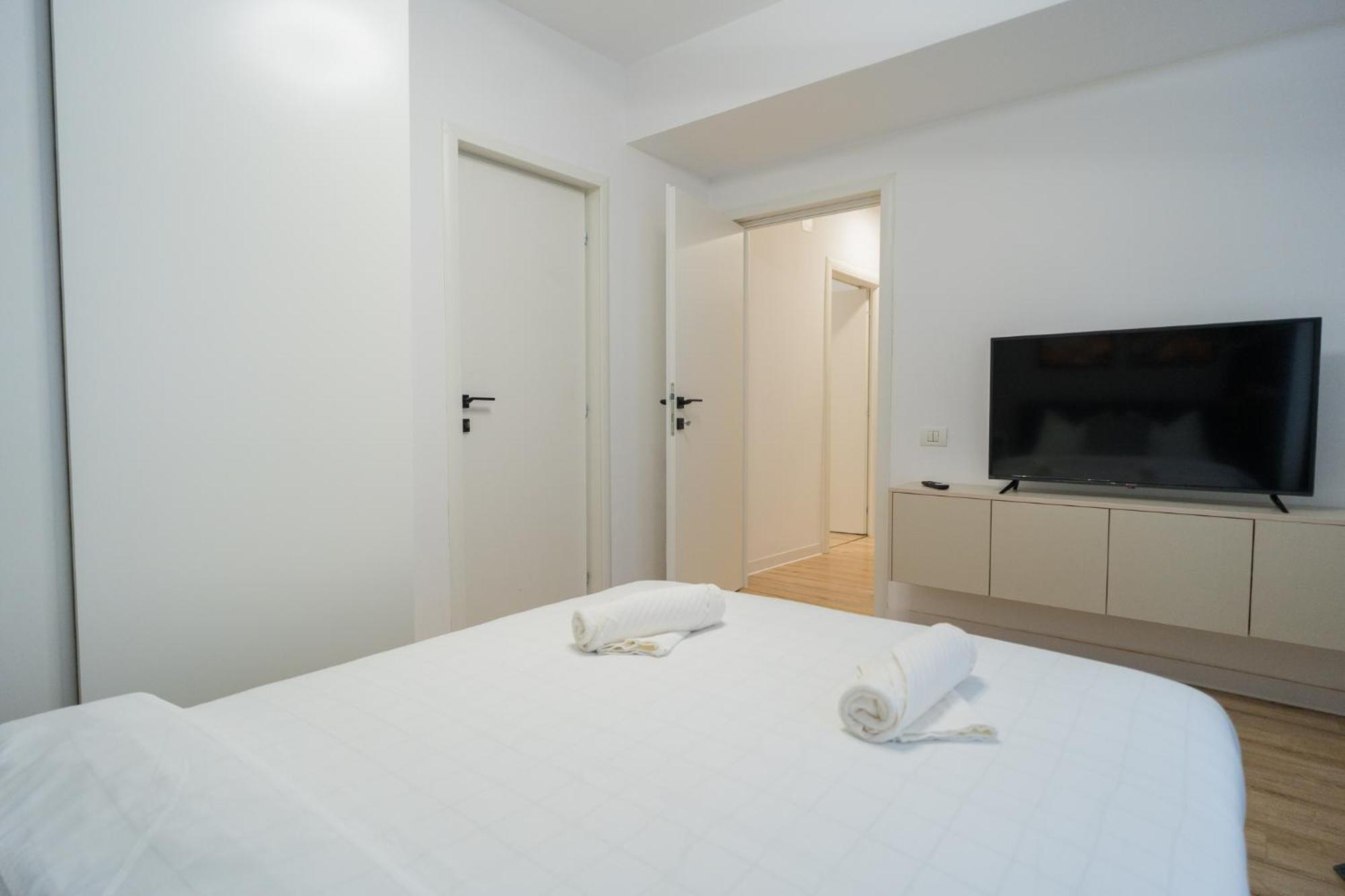 Elegant Gem Victoriei Avenue Appartement Boekarest Buitenkant foto